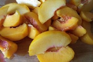 Варення з персиків часточками простий рецепт на зиму