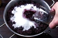 Вино з червоної горобини в домашніх умовах простий рецепт