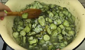 Салат на зиму з огірків з цибулею