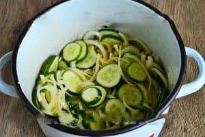 Салат на зиму з огірків з цибулею і олією