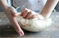 Сосиски в тісті в духовці з дріжджового тіста — 5 рецептів з фото покроково