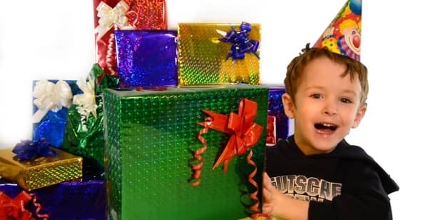 Що подарувати хлопчику на 7 років на день народження – незвичайні і традиційні ідеї подарунка