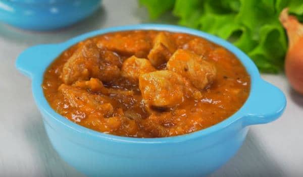 Гуляш зі Свинини з Підливою на Сковороді з Томатною Пастою