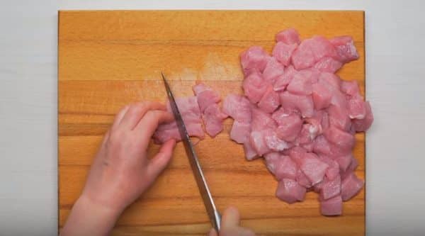 Гуляш зі Свинини з Підливою на Сковороді з Томатною Пастою