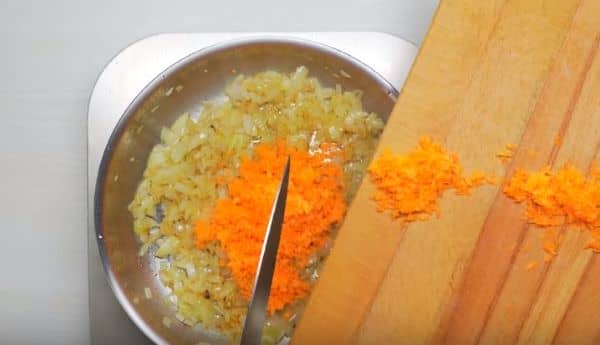 Гуляш зі Свинини з Підливою на Сковороді з Томатною Пастою