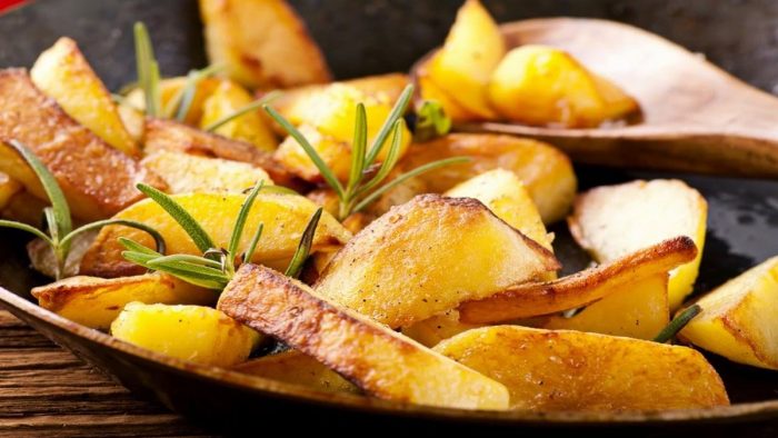 Як посмажити картоплю з хрусткою скоринкою: основні лайфхаки