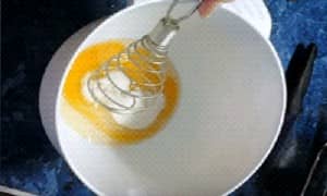 Млинці на кислому молоці тонкі з дірочками — 5 рецептів з фото покроково