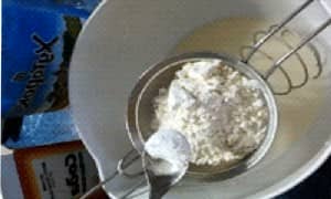 Млинці на кислому молоці тонкі з дірочками — 5 рецептів з фото покроково