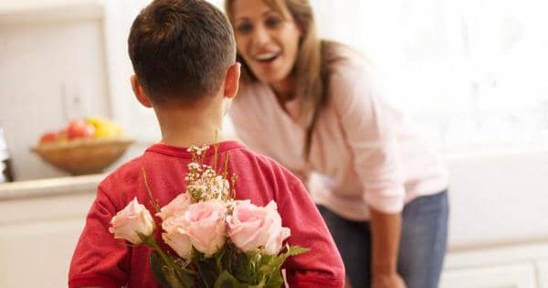 Що подарувати матері на День матері або говоримо мамі «спасибі»