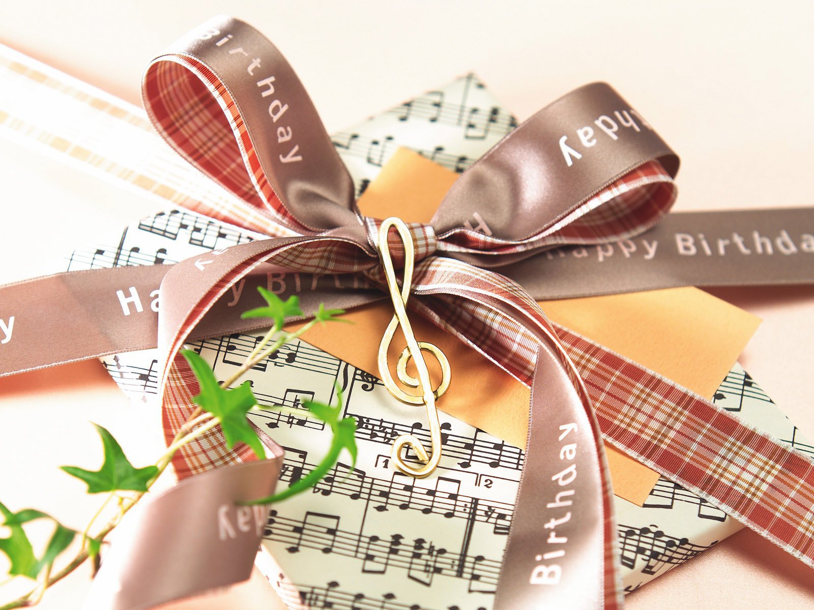Що подарувати музикантові: корисні сюрпризи і подарунки враження