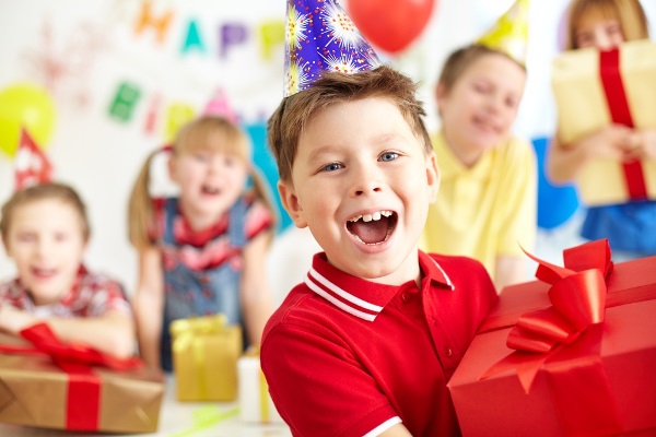 Що подарувати дитині на 9 років: ТОП 30 кращих варіантів подарунків