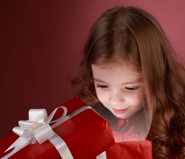 Подарунки на день народження для дівчат – кращі ідеї для всіх віків