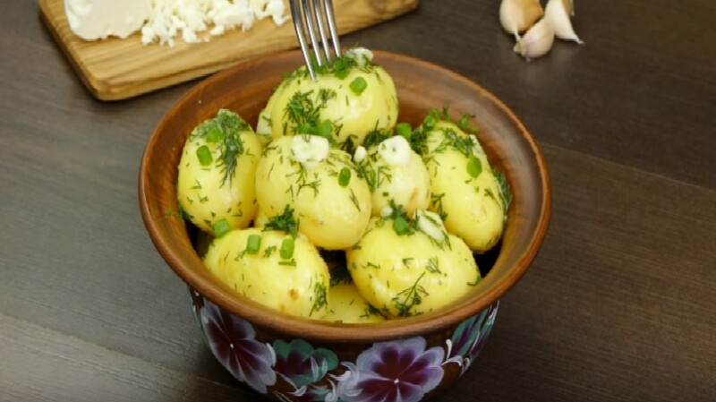 Страви з молодої картоплі – 8 простих і смачних рецептів