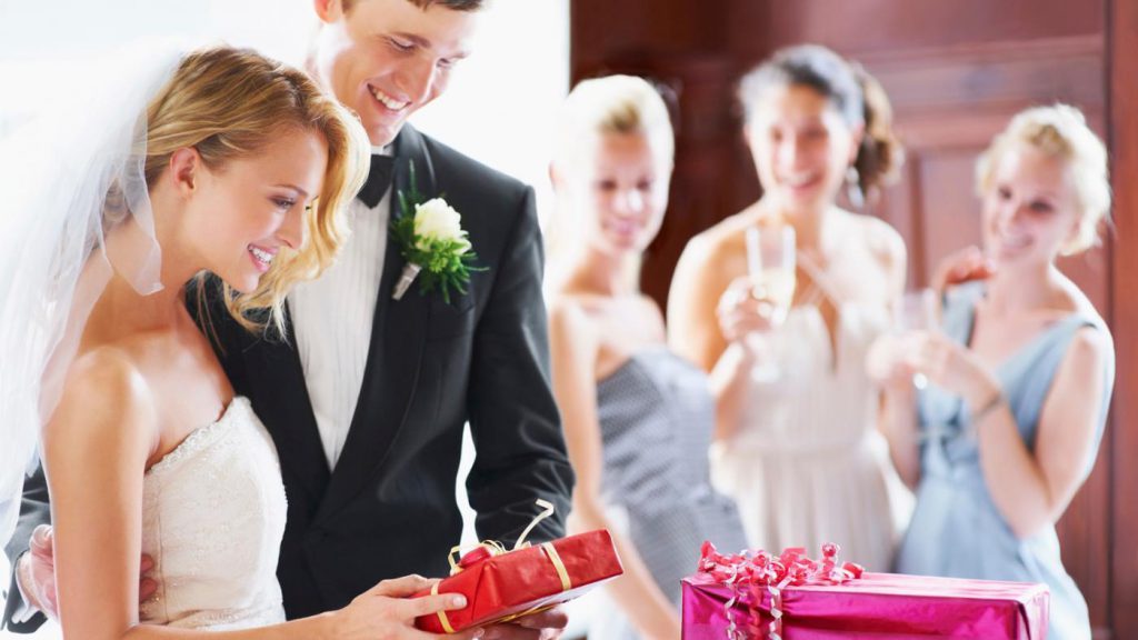 26 оригінальних і корисних подарунка на весілля молодятам від батьків