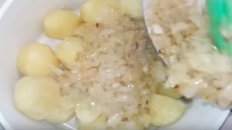 Смажені пиріжки з картоплею – 5 рецептів на сковороді
