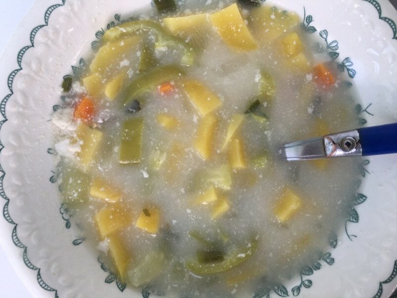Суп з кабачків в мультиварці – дієтичний рецепт з сиром і болгарським перцем