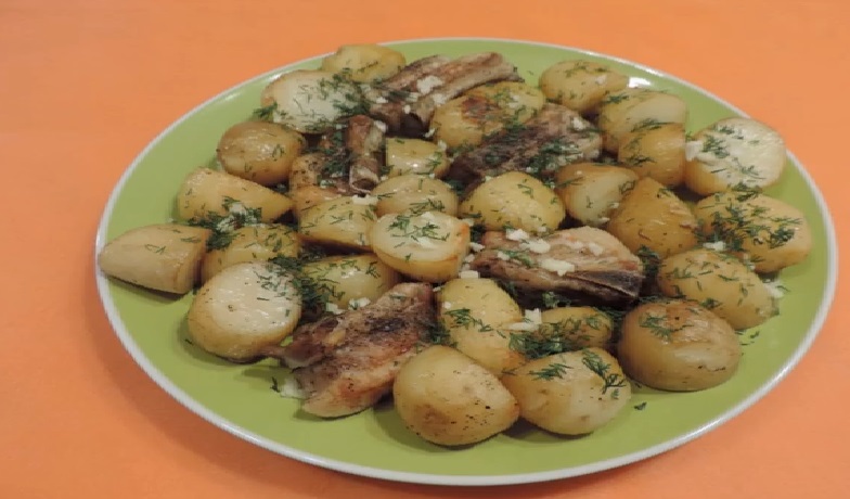 Страви з молодої картоплі – 8 простих і смачних рецептів