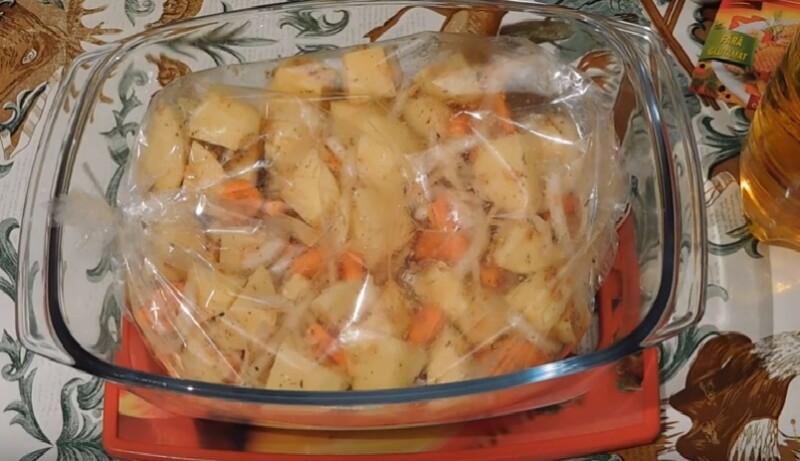 Картопля в духовці – 7 найсмачніших рецептів запеченого картоплі
