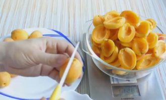 Абрикосове варення без кісточок на зиму — 7 простих і смачних рецептів з фото покроково