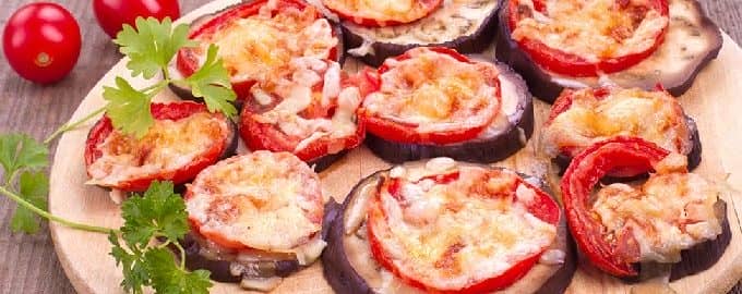 Баклажани на сковороді з помідорами і часником — 5 смачних рецептів смажених, тушкованих баклажанів з сиром, майонезом з фото покроково