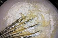 Млинці на молоці тонкі з дірочками — 5 швидких рецептів з фото покроково