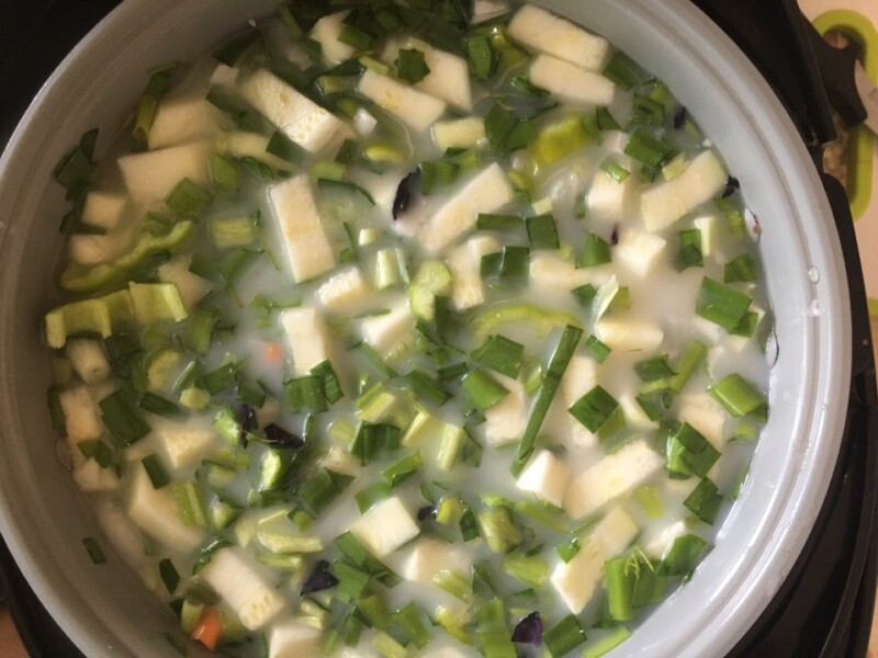 Суп з кабачків в мультиварці – дієтичний рецепт з сиром і болгарським перцем