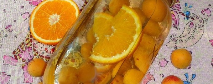Компот з абрикосів і апельсина на зиму