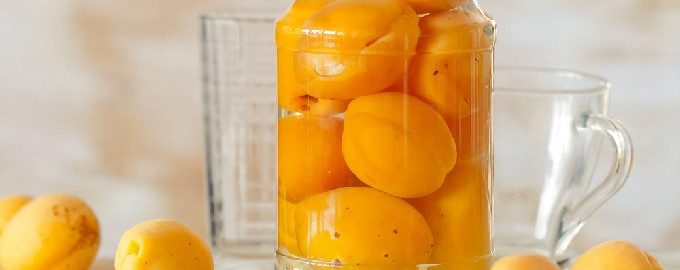 Компот з абрикосів на зиму прості рецепти