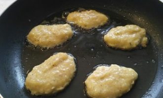 Котлети з курячого фаршу на сковороді — 5 смачних рецептів з фото покроково