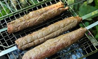Люля кебаб з фаршу на мангалі – 6 смачних рецептів