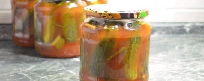 Огірки з кетчупом чилі без стерилізації на зиму в літрових банках — 5 найбільш смачних рецептів з фото покроково