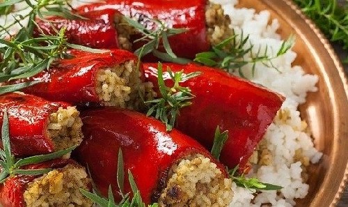 Перець фарширований мясом та рисом в духовці — 5 рецептів з фото покроково