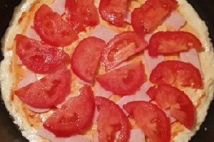 Піца на сковороді за 10 хвилин — 5 покрокових рецептів з фото