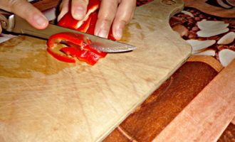 Піца в духовці в домашніх умовах — 6 простих і смачних рецептів з фото покроково