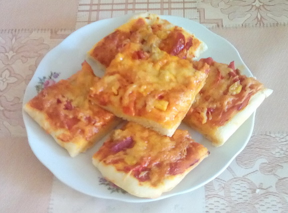 Піца в духовці в домашніх умовах — 6 простих і смачних рецептів з фото покроково
