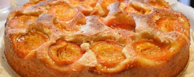Пиріг з абрикосами на кефірі смачні та прості рецепти