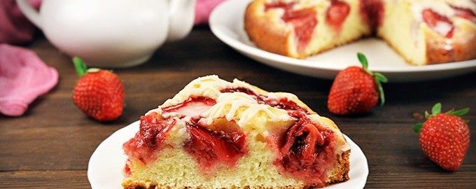 Пиріг з полуницею в духовці — 5 швидких і смачних рецептів з фото покроково