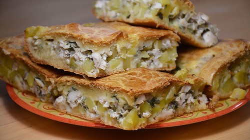 Пиріг з куркою та картоплею в духовці — 5 покрокових рецептів з фото