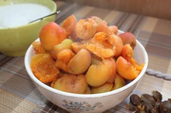 Пиріжки в духовці з абрикосами