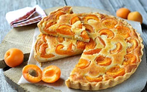 Пиріжки в духовці з абрикосами