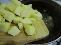 Розсольник з перловкою і солоними огірками — 5 смачних рецептів з фото покроково