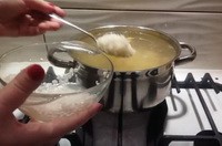 Розсольник з рисом і солоними огірками — 5 рецептів з фото покроково