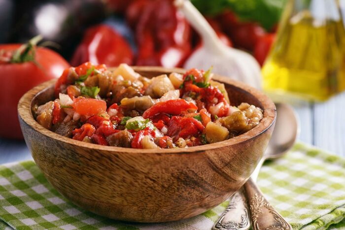 Салат з запечених баклажанів: 4 смачні рецепти