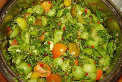Салат із зелених помідорів на зиму пальчики оближеш — 5 дуже смачних рецептів з фото покроково