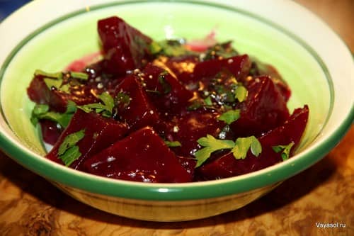 Салат на зиму з буряків — 5 дуже смачних рецептів з фото покроково