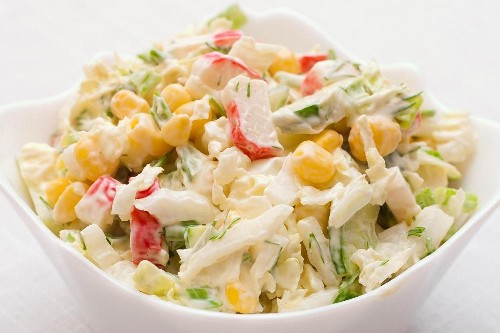 Салати з крабових паличок — 5 найбільш простих і дуже смачних рецептів з фото покроково