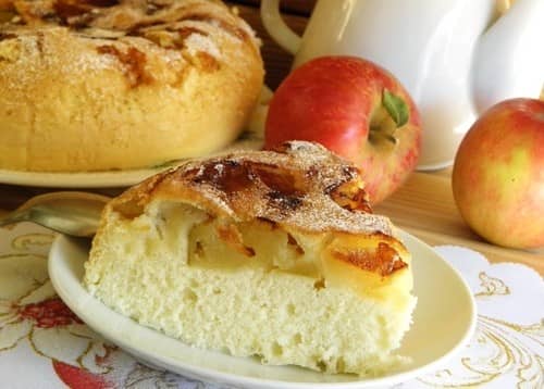 Шарлотка в мультиварці з яблуками — 5 рецептів з фото покроково