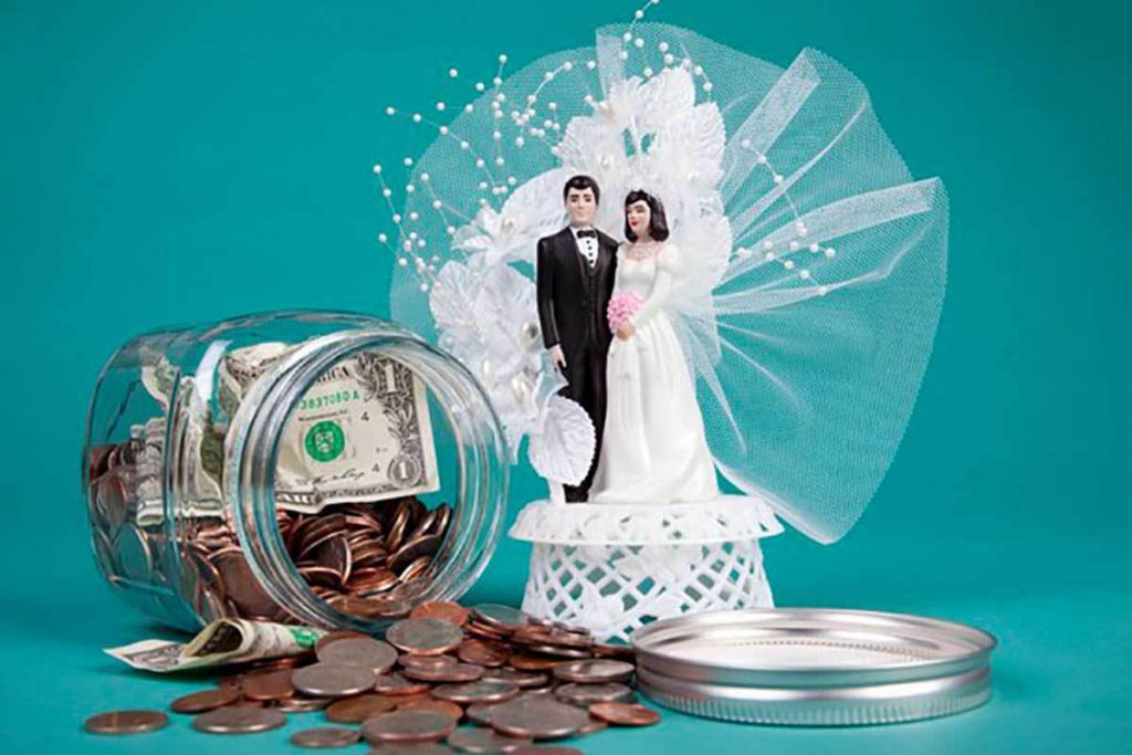 Скільки грошей дарувати на весілля від рідних і друзів: 6 порад