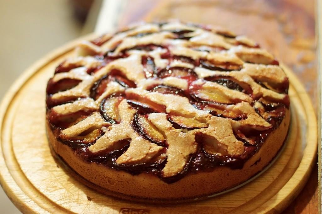 Сливовий пиріг: найпопулярніший рецепт випічки