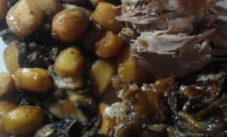 Соковита мяка качка з картоплею в духовці — 5 смачних покрокових рецептів з фото